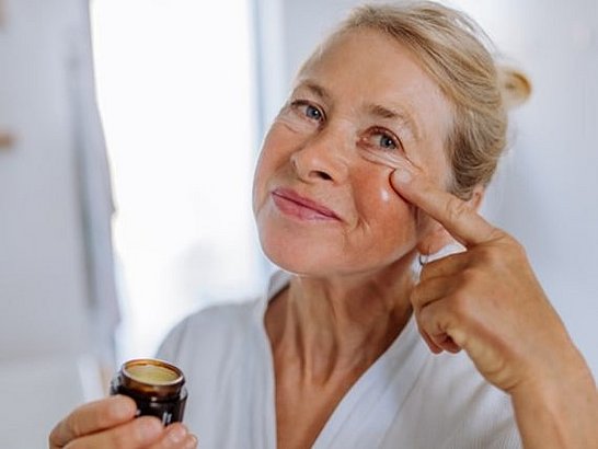 La piel envejece debido a factores endógenos y exógenos
